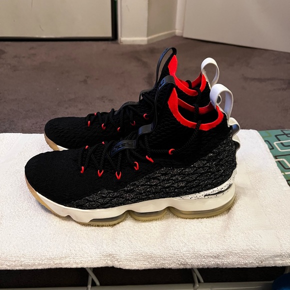 Nike LeBron 15 Black Bright Crimson. Size 12. Preowned - Picture 4 of 8